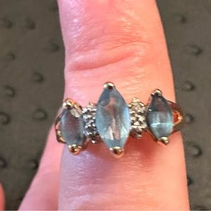 Size 6 ring. 14k gold. Very pretty